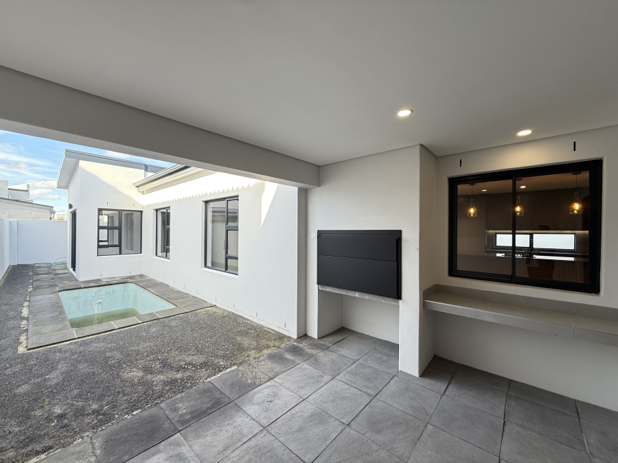 4 Bedroom Property for Sale in Sandown Western Cape